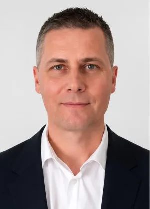 Michael Nekich — izvorni govornik engleskog jezika i stalni sudski tumač za engleski